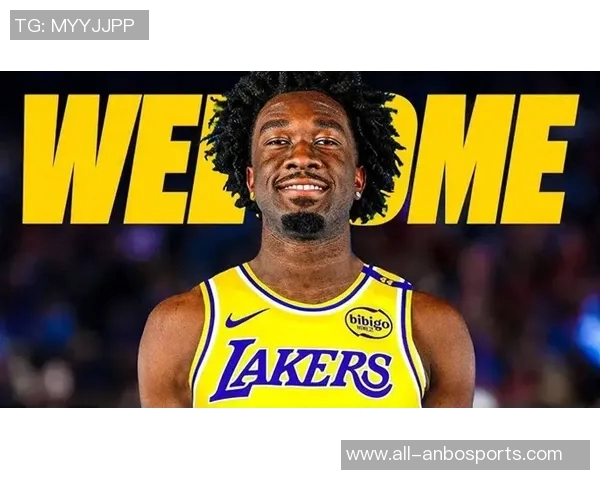 季前赛迎战湖人太阳队晒出布克马威帅气登机照引发关注