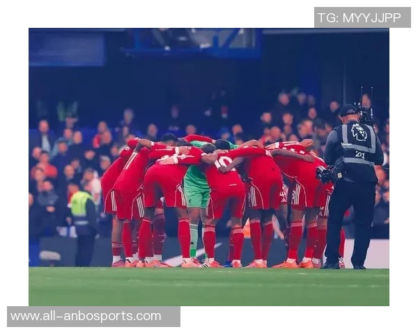 公交司机穿利物浦球衣遭切尔西球迷围攻后被解雇引发热议