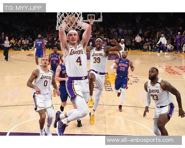 小莫布里攻防两端表现出色12投9中贡献18分10板2断2帽正负值高达26