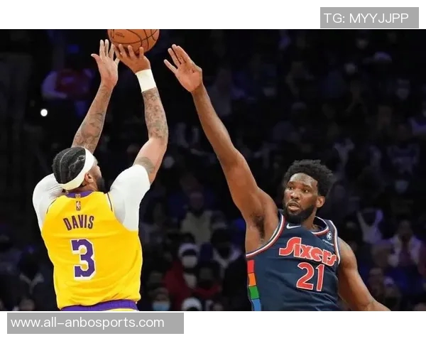 德里克怀特称恩比德为顶级大个子强调团队合作是限制他的关键