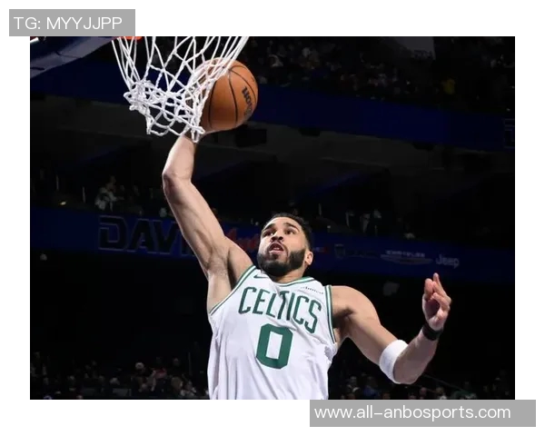 豪泽赞塔图姆全力训练虽未出战却深刻影响全队士气与表现