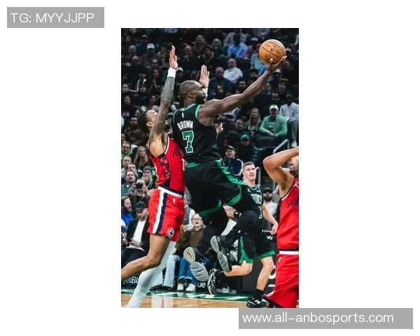 杰伦布朗展现大当家风范六场比赛场均33分7篮板7助攻